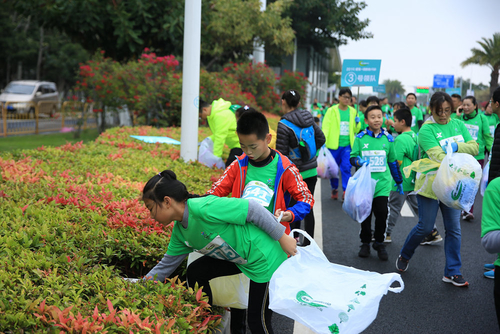 Últimas notícias da empresa sobre Empowering Community Clean-Up with Compostable Bags (Empoderando a limpeza comunitária com sacos compostáveis)